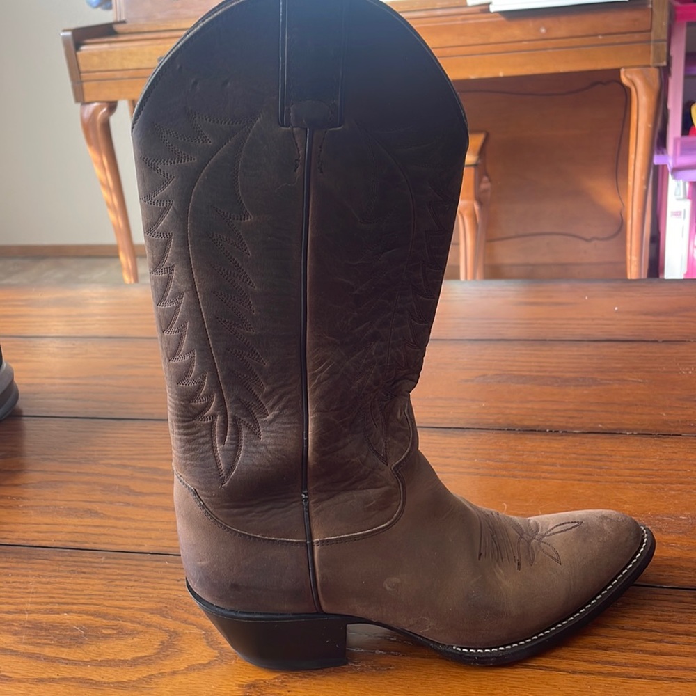 Justin Women’s size 7b leathercowboy boots